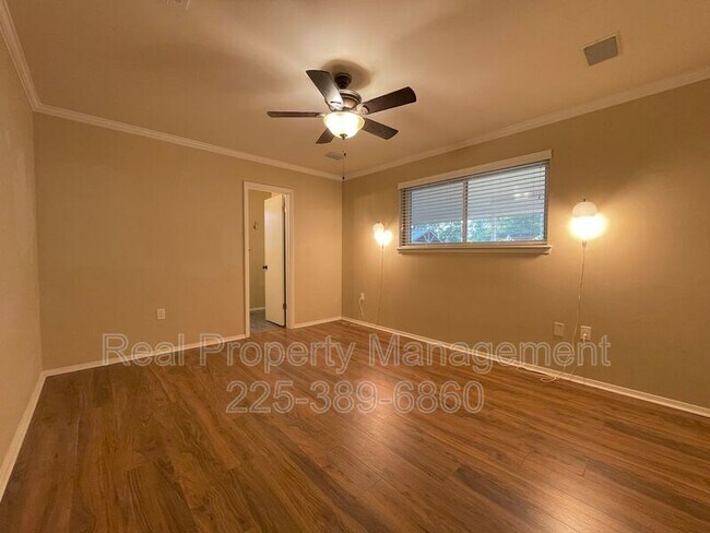 Building Photo - 9536 Bermuda Ave