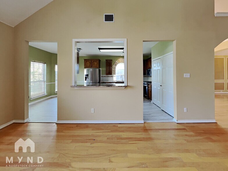 Building Photo - 102 Elm Fork Dr