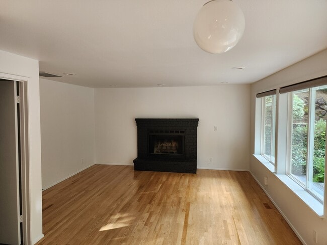 Building Photo - 4227 212th Ave NE