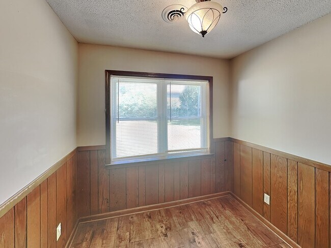 Building Photo - 3328 Shuster Cove