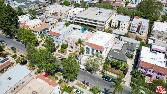 Building Photo - 132 S Kenmore Ave