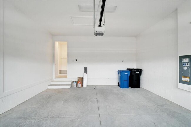 Building Photo - 943 Signet Dr