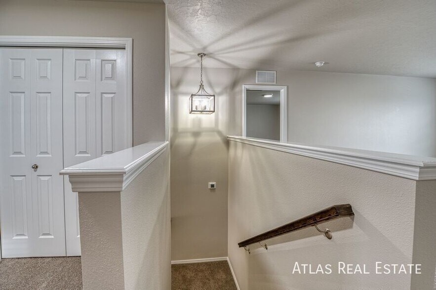Building Photo - 20363 Stockbridge Way