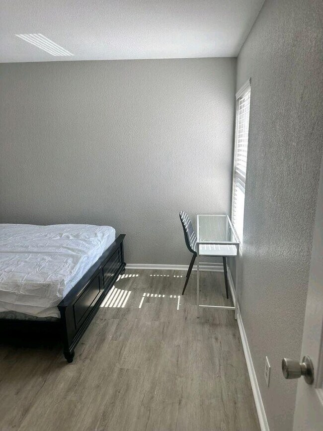 Building Photo - 1745 E Glenn St