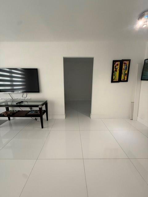 Building Photo - 5555 Collins Ave