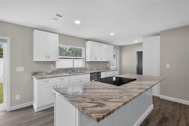 Building Photo - 3701 Feather Dr