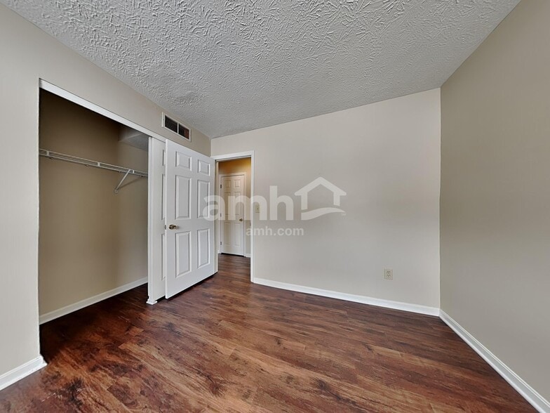 Building Photo - 6947 Autumn Glen Dr