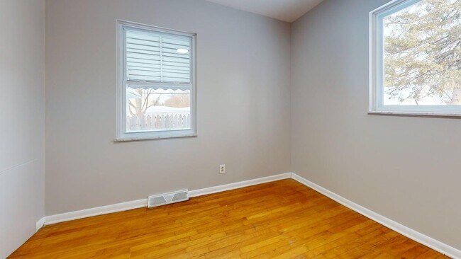 Building Photo - 839-841 E Wilbeth Rd