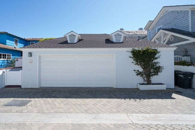 Building Photo - Winter Lease in Exclusive Peninsula Point ...
