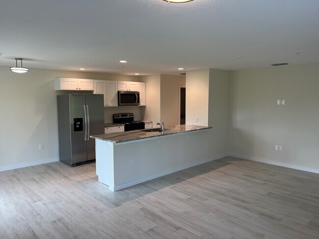 Building Photo - 7171 San Casa Dr