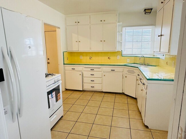 Building Photo - Single-Story Home on a Large Lot in Redlands