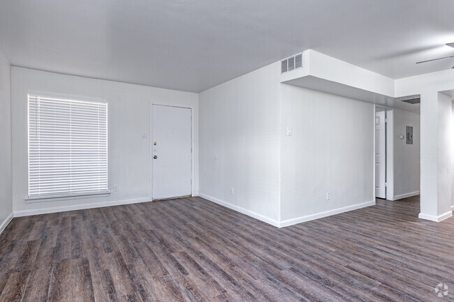 2BR, 2BA - 946SF (Plan E) - Living Room - Sawyers Mill Apartments