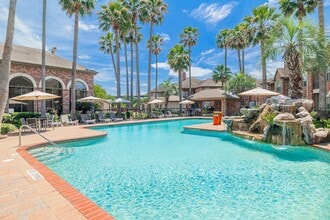 Building Photo - 8181 El Mundo St