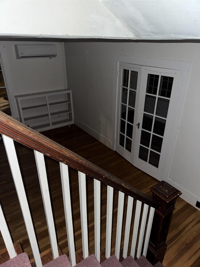 Building Photo - 5 Perry Ave