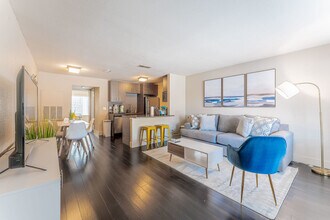 Building Photo - 2409 Town Lake Cir