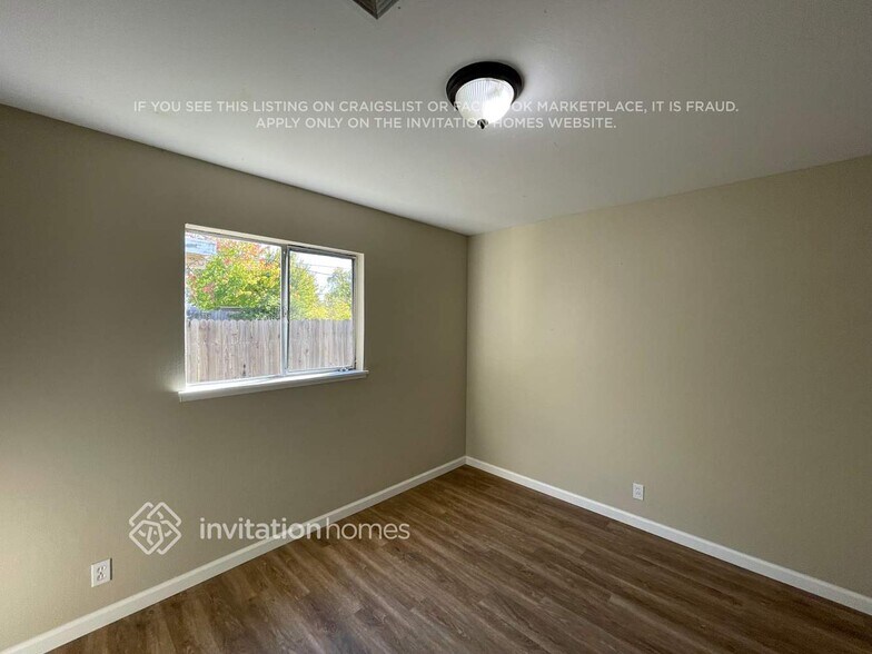 Building Photo - 1445 Delwood St