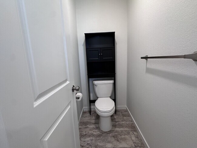 Building Photo - ~$1,000 OFF ONE MONTH'S RENT~ Stunning Thr...