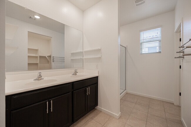 Building Photo - 12448 W Gardenia Ct