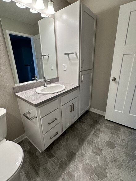 Main Bath - 8230 Ventura Pl