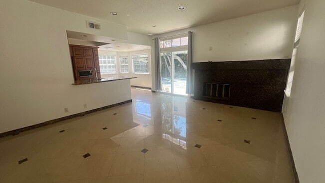 Building Photo - Elegant House in Playa Del ray