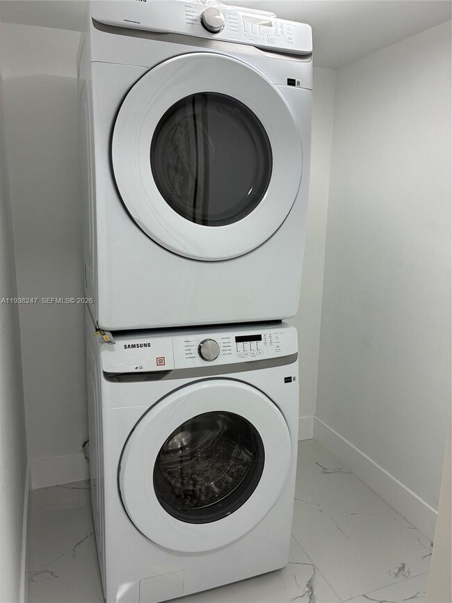 Building Photo - 9040 SW 125th Ave