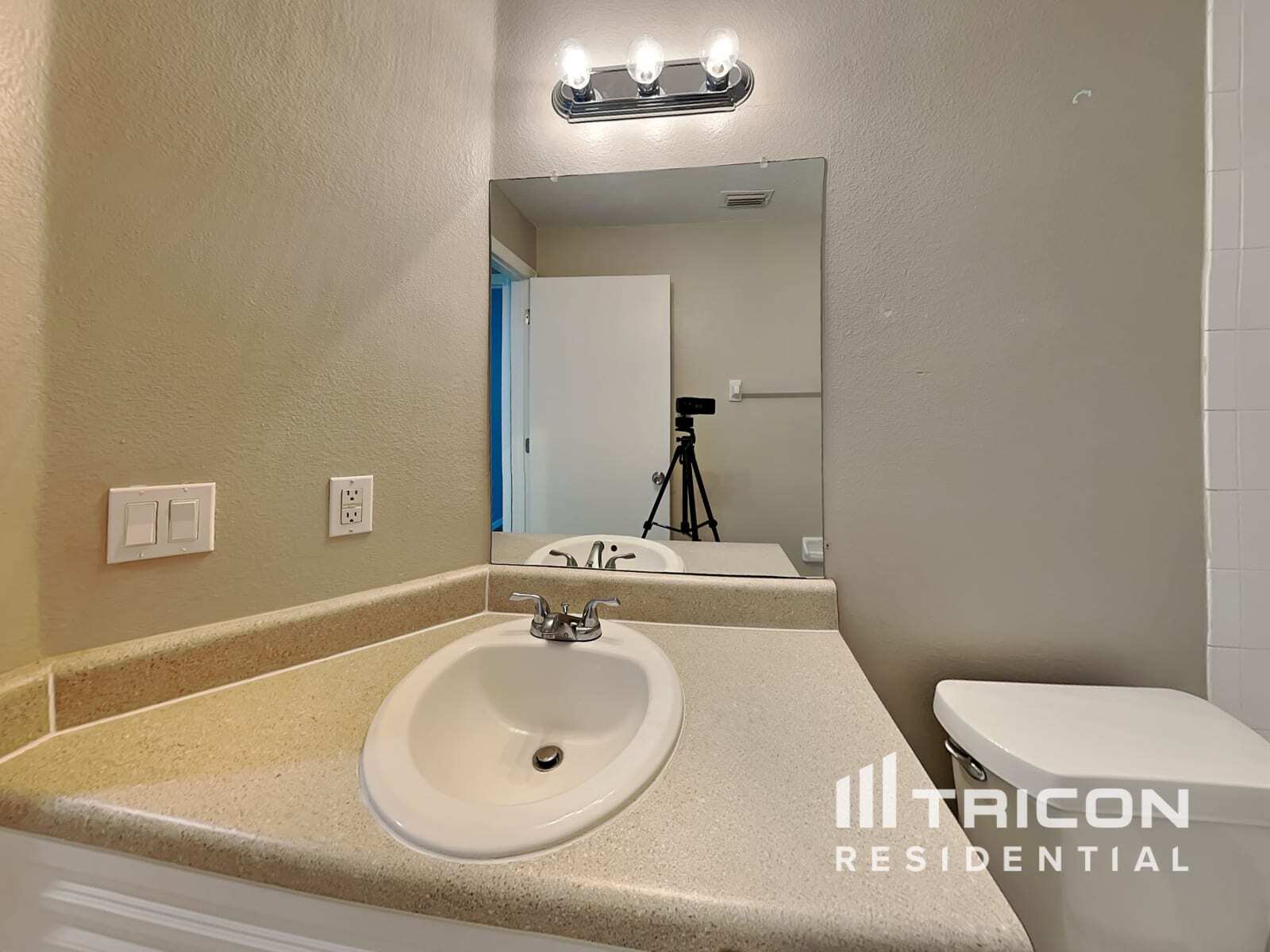 Building Photo - 945 Ridge Haven Dr