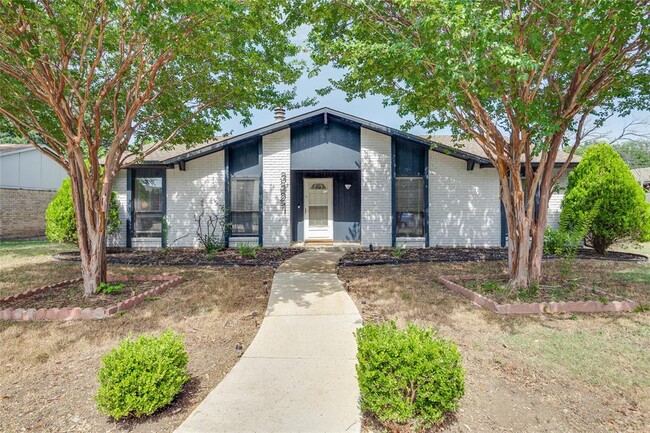 Building Photo - 3321 Pinion Dr