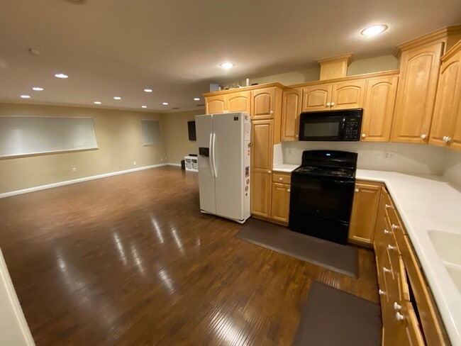 Building Photo - Lovely Cerritos Home!  ABC Unified!
