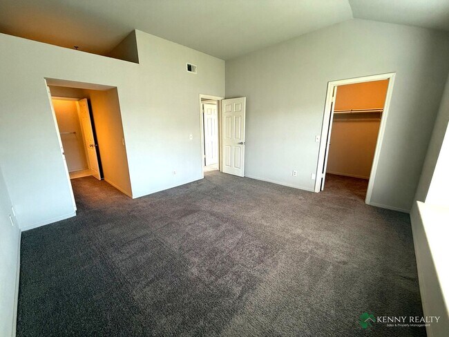 Building Photo - Remodeled 2-Bedroom Home with City Views in Daly City