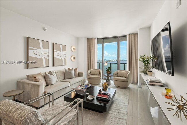 Building Photo - 460 NE 28th St