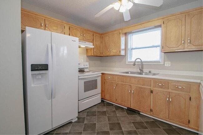 Building Photo - 1808 Harbor Dr