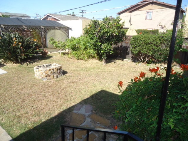 Building Photo - 3 Bed - 2 Bath Craftsman Home in the desir...