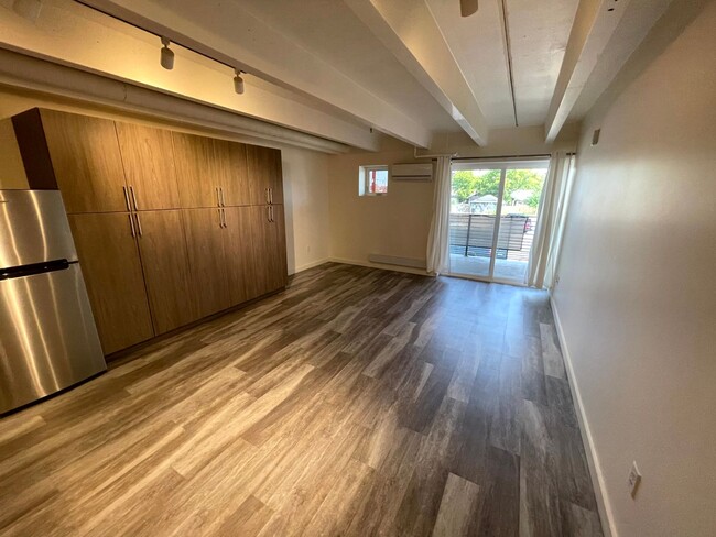 Building Photo - $500 Rebate! Cozy, 1 Bedroom, 1 Bath Unit ...