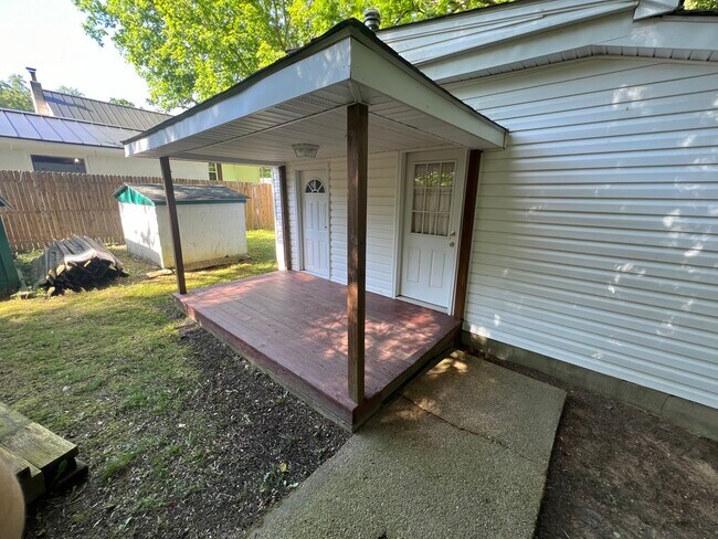 Building Photo - Adkins Rd House