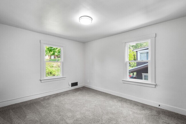 Building Photo - Amazing 3 bedroom home in Wilkinsburg available November 1!