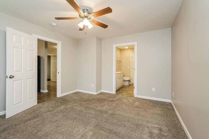 Building Photo - 4018 Mountainridge Dr