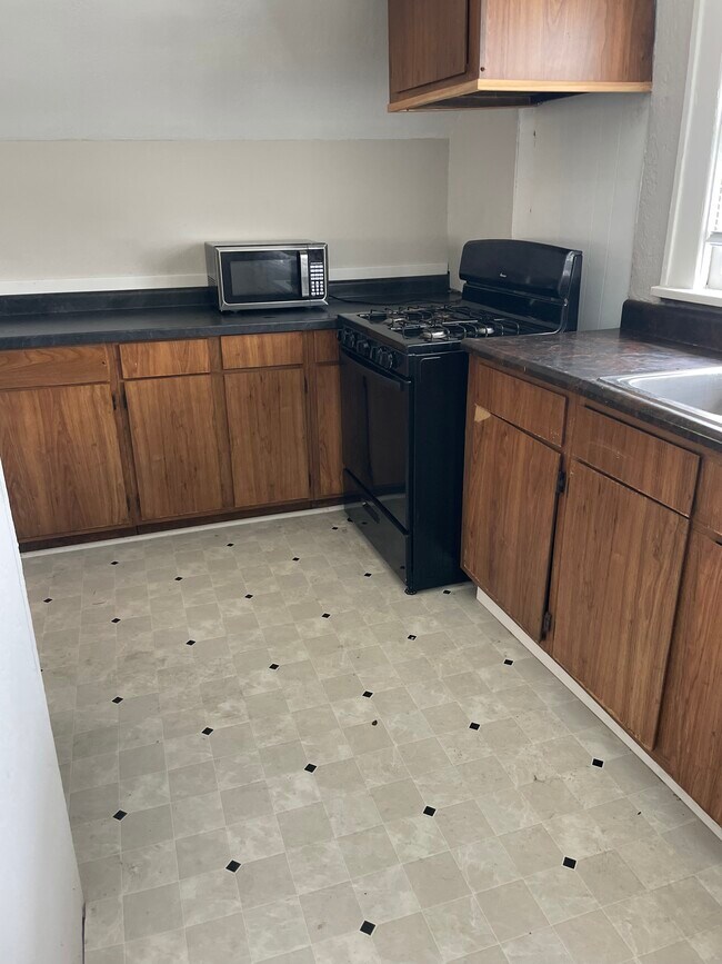 Building Photo - 506 S 18th St