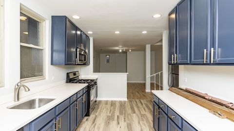 Building Photo - 6136 N Mozart St