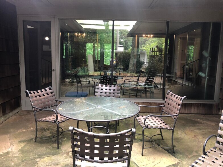 Building Photo - 796 Wesley Dr NW