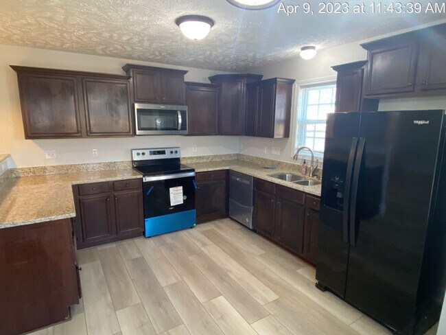 Building Photo - 2126 Queen Elizabeth Ln