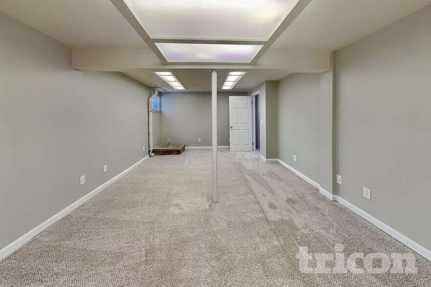 Building Photo - 8462 S Sunflower St