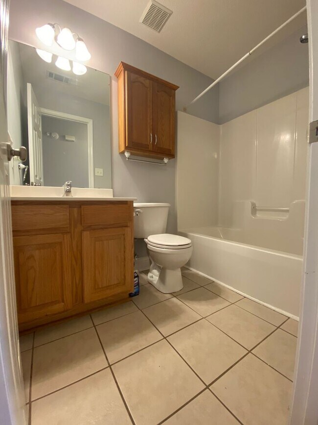Building Photo - 205 Drayton Ct