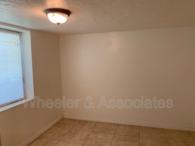 Building Photo - 1315 S 120 E
