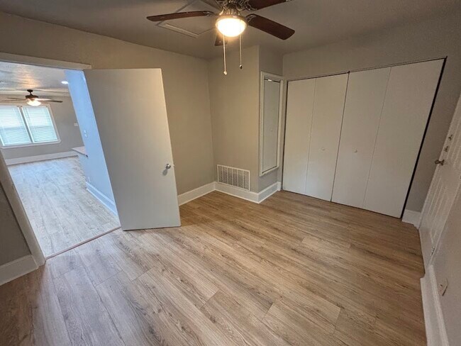 Building Photo - 505 Fort Clark Dr
