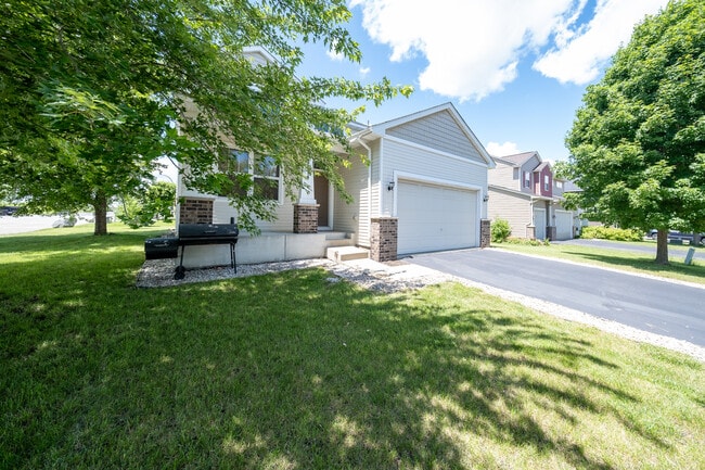 Building Photo - 1814 Spring Creek Dr