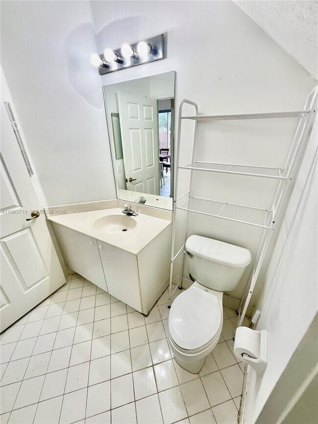 Building Photo - 5628 NW 113th Ave