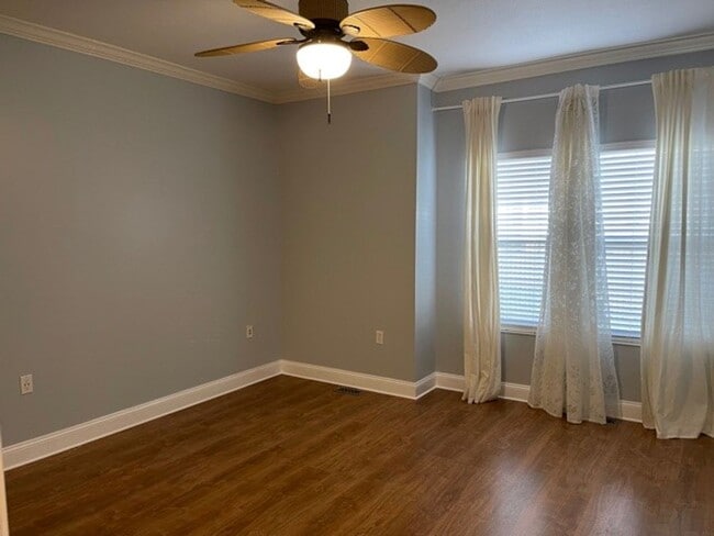 Building Photo - 3804 Thornhill Cir