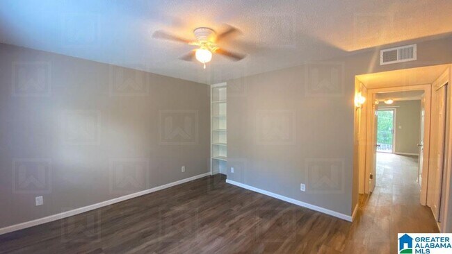 Building Photo - 1327 31st St S