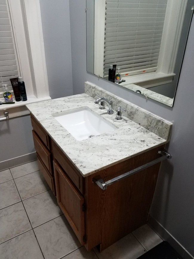 Tile, Stone Bathroom - 1617 W Grace St