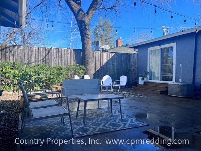 Building Photo - 2166 Garden Ave